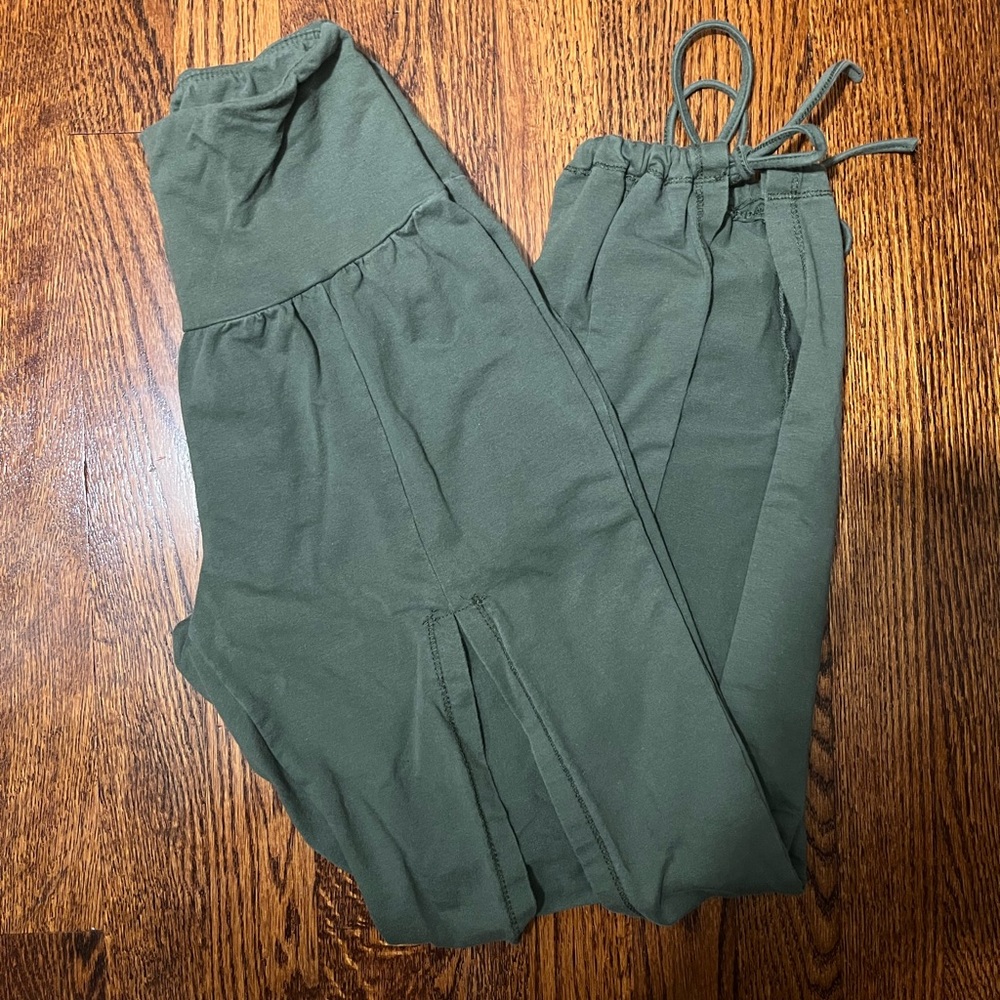 high waisted thigh split yoga pants.